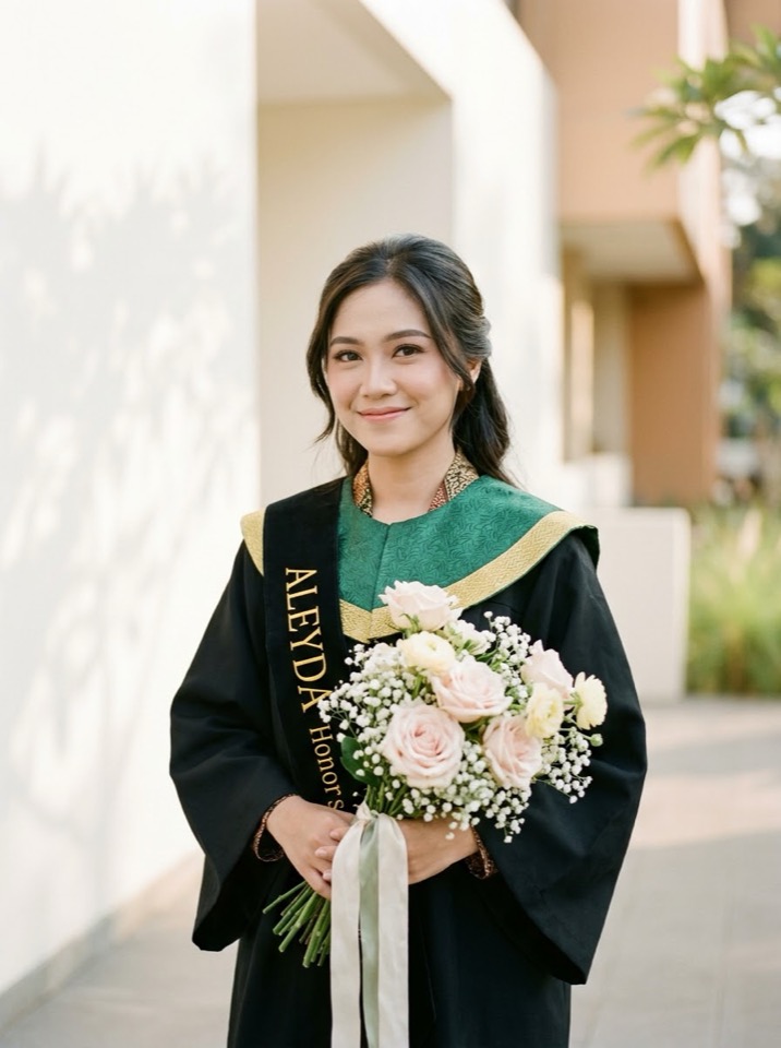 Aleyda - Graduation Portrait, ITS 2026