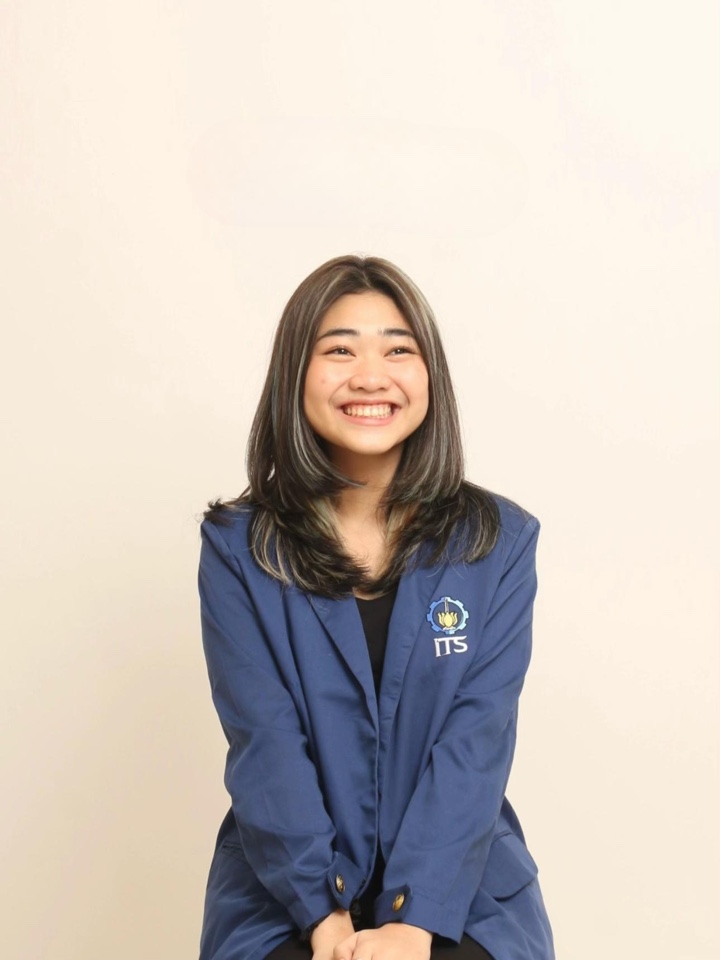 Aleyda laughing in her blue ITS jacket